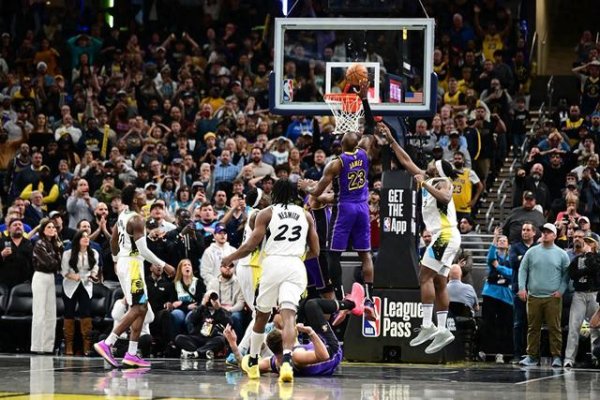 Leo núi: Allen Garland đã vô hình trong ba năm liên tiếp trong vòng playoffs. Nếu có bất kỳ James tr