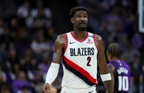 Lakers không hối hận khi ký hợp đồng với Ayton và tin rằng quy mô cần thiết để chọn một nhóm lớn hơn