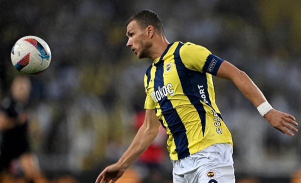 Cựu chiến binh Dzeko trở lại Serie A và chuyển sang Florence để làm việc ngắn hạn