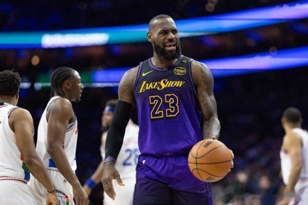 Nhóm đại lý của James đã từ 