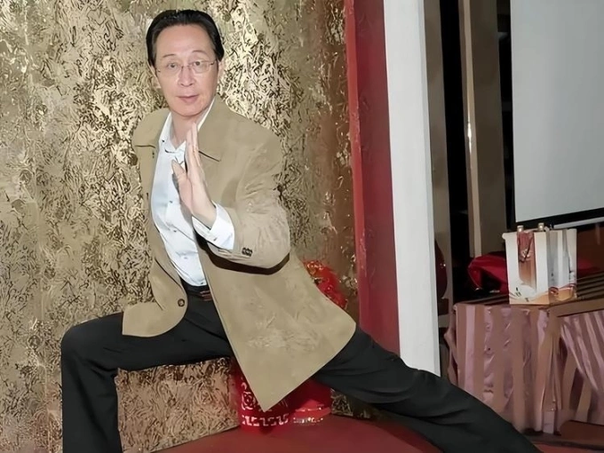Diễn viên Kwan Chung bán nướ